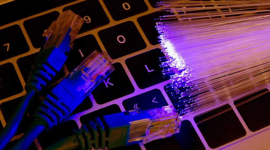 Comparativo: Rede MPLS x Rede Internet Tradicional
